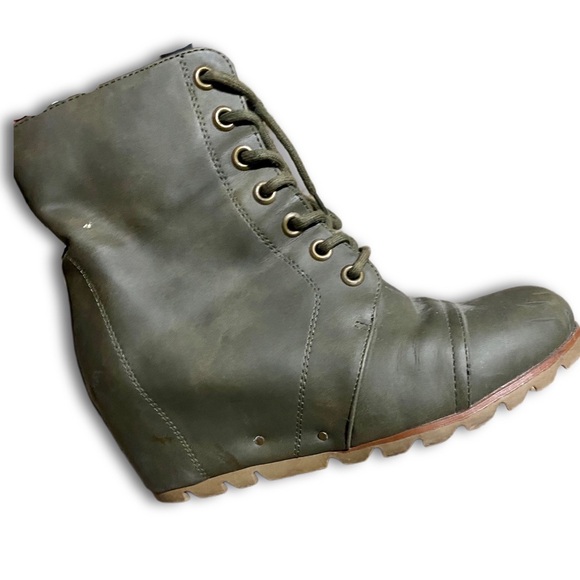 Unionbay Lace-Up Combat Wedge Heels - Picture 2 of 4